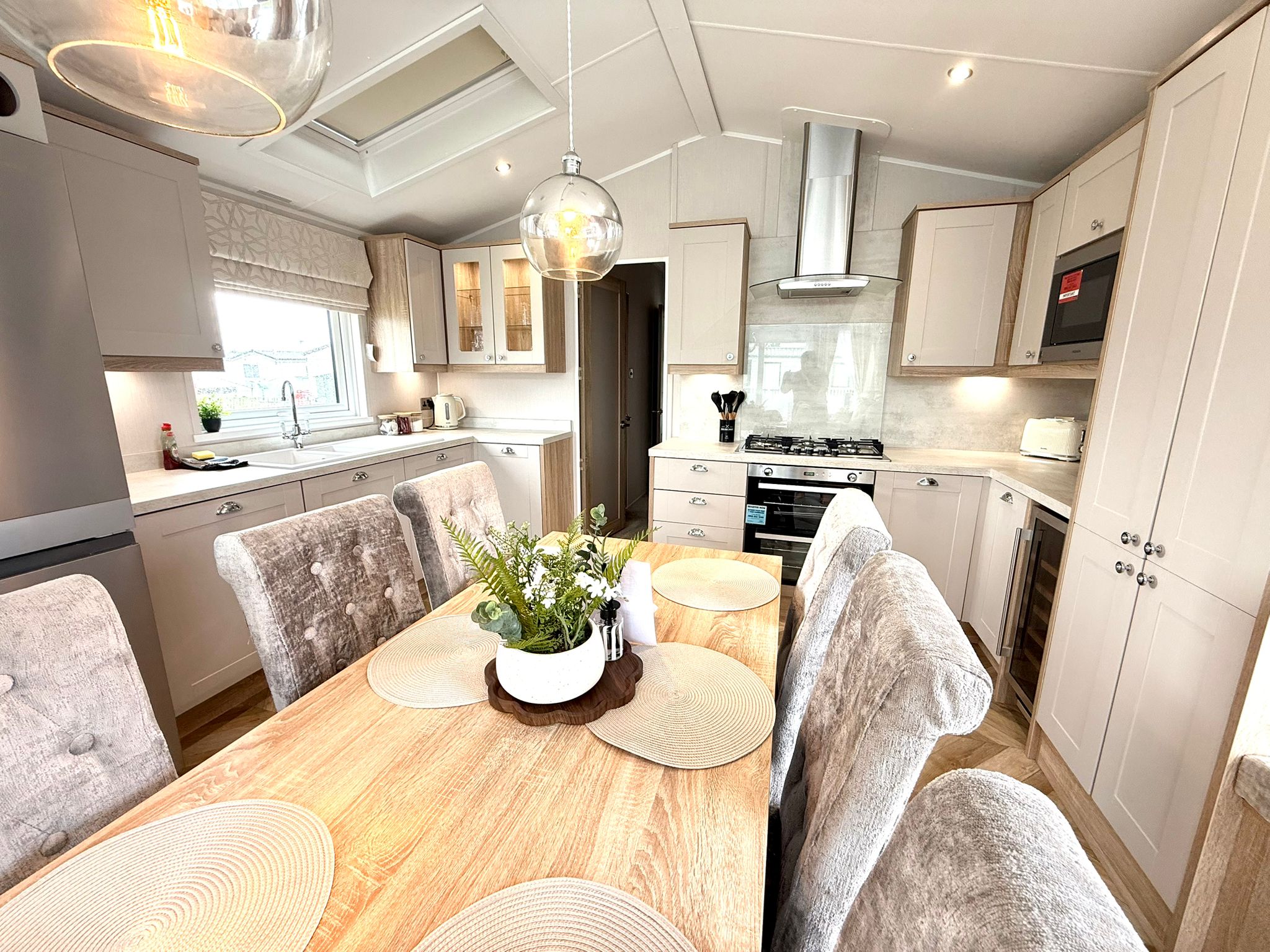 The Retreat 12A interior 5